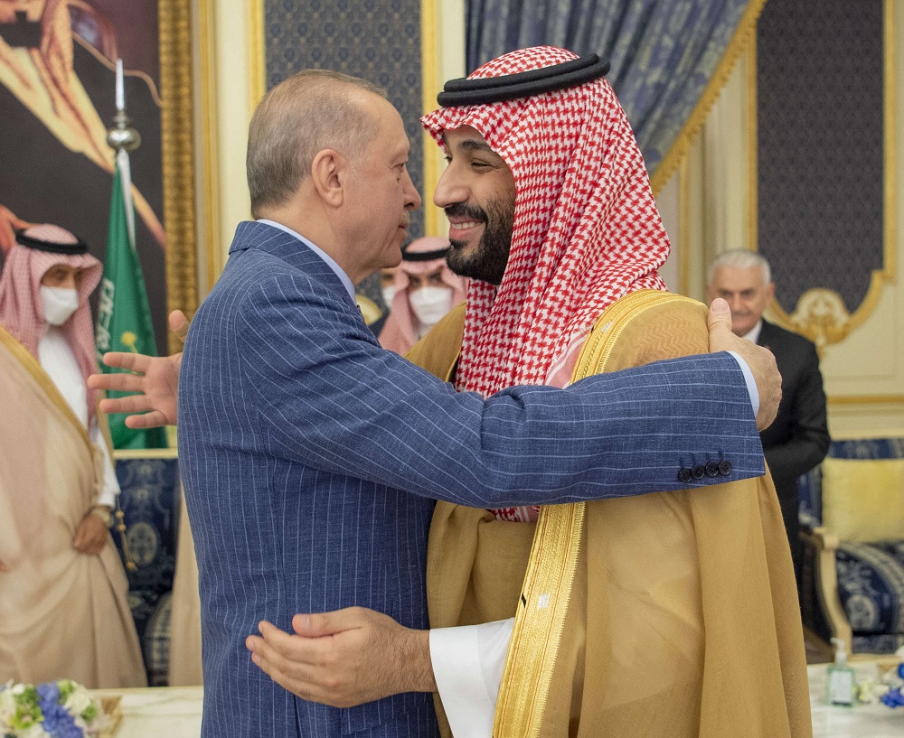 عناق يؤشر لعودة العلاقات الطبيعية بين السعودية وتركيا Thumbnail