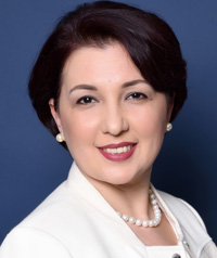 آية خانجي: أحيانا يكون ارتداء الكعب العالي بسبب قلة الثقة بالنفس.. فقط هو تقليد للحظوة بالقبول من الآخرين