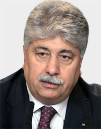 أحمد مجدلاني: هناك من أيقظ عزيز دويك ليتحدث بهذه اللغة بعد أن غاب طويلا 