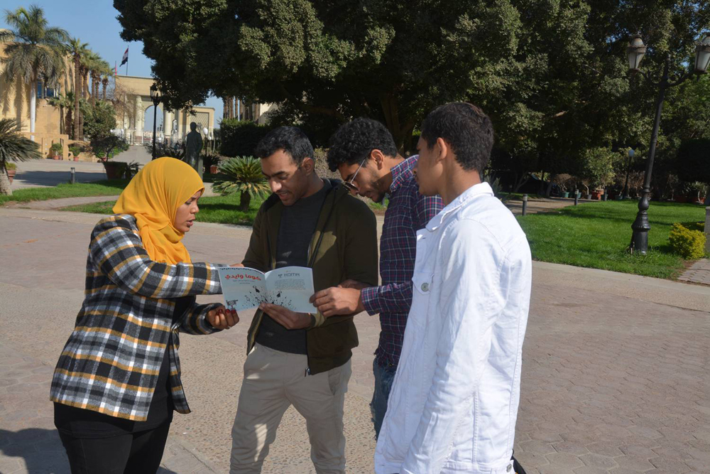 الشابة النوبية تشرح قاموسها وسبب تأليفه للحفاظ على لغتها من الاندثار