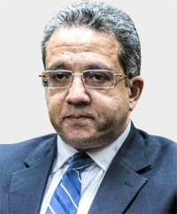 خالد العناني: عدد الزوار حتى الآن معقول، والأمر المهم هو زيادة المنحنى
