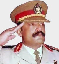 هيثم قاسم طاهر يقود وحدات تطويق الحديدة