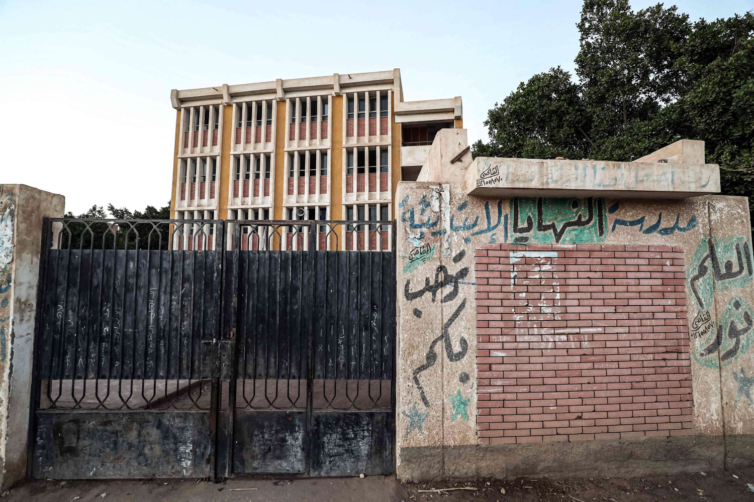 مدرسة دون مدرسين