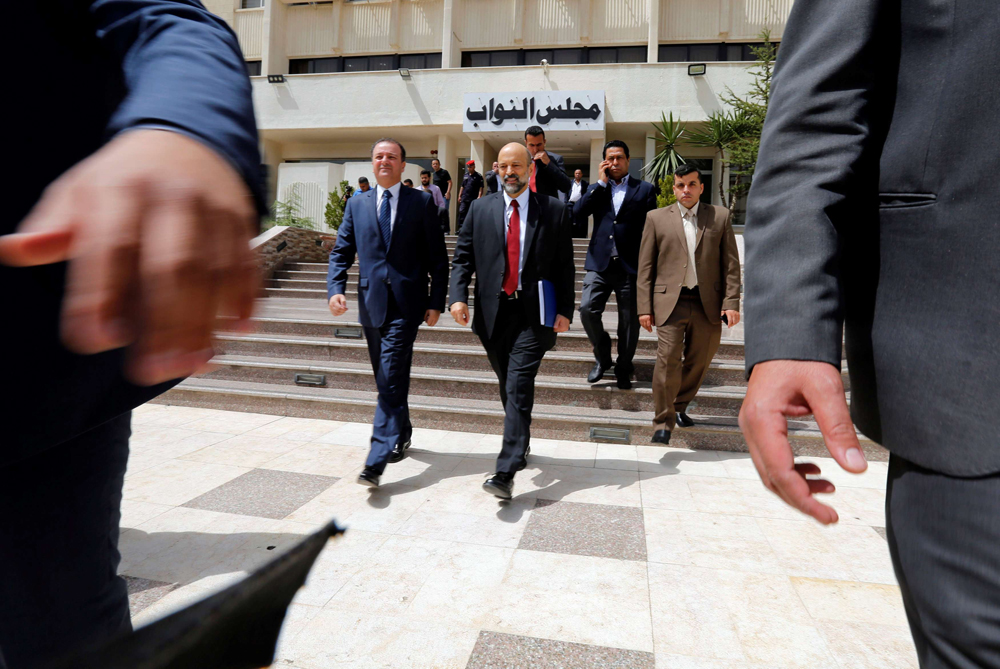 بدأ مشاورات تشكيل الحكومة
