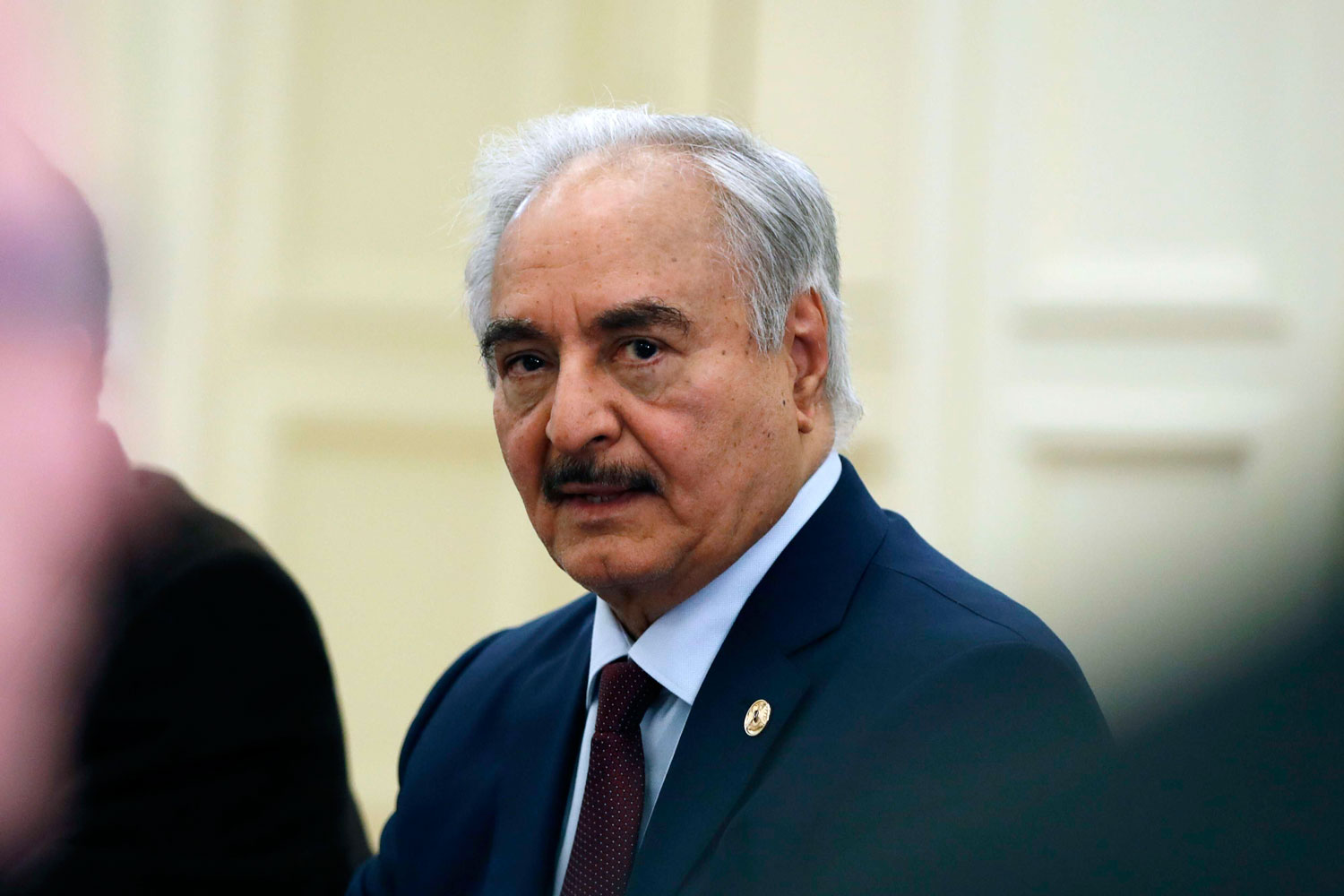 مهتمون بالشأن الليبي يشيرون إلى أن إصدار بطاقتي ضبط وإحضار في حق حفتر والقذافي خلال أسبوع واحد يمثّل انقلابا كاملا على الحوار السياسي ونتائجه