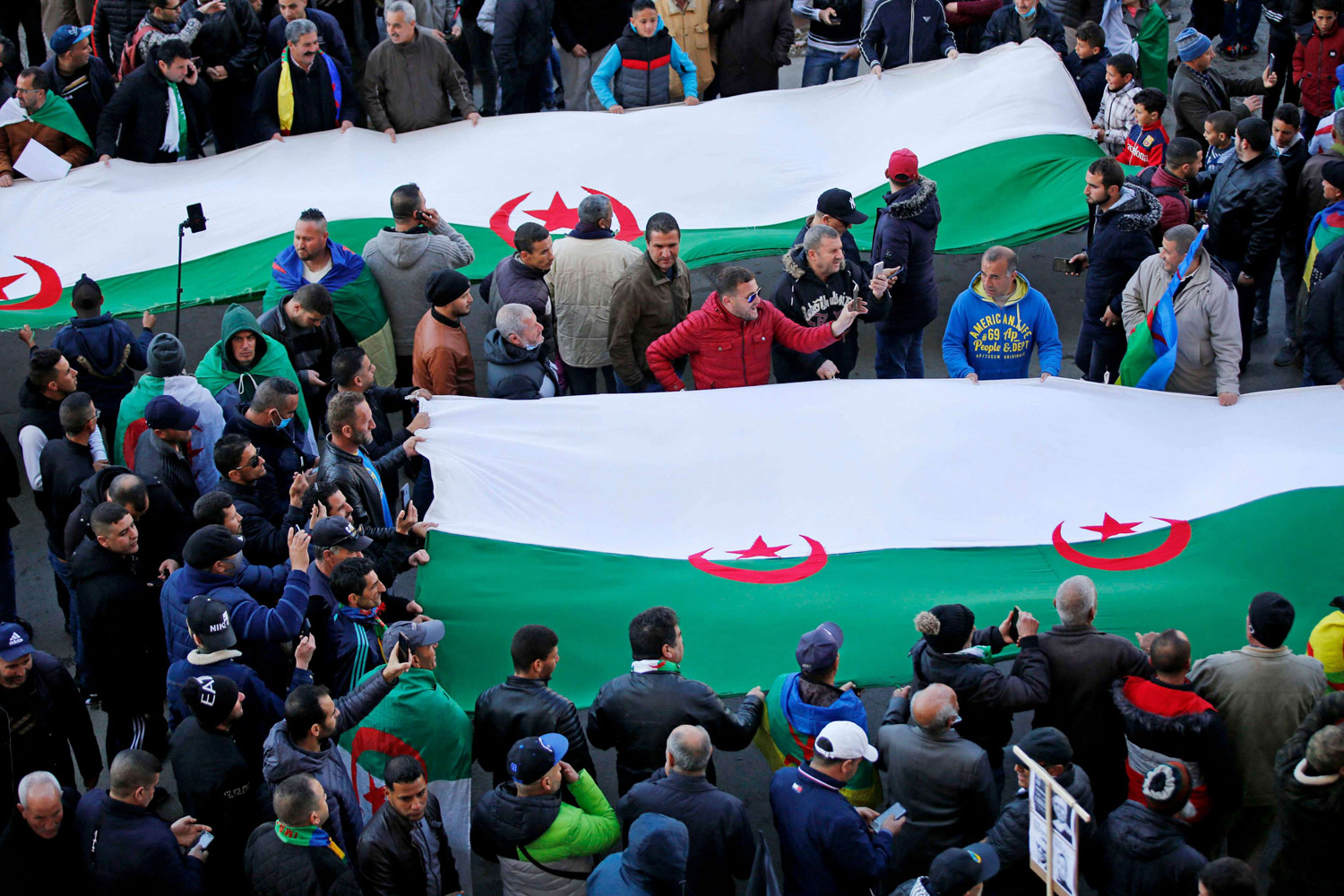 خطوات تخفف من غضب نشطاء الحراك