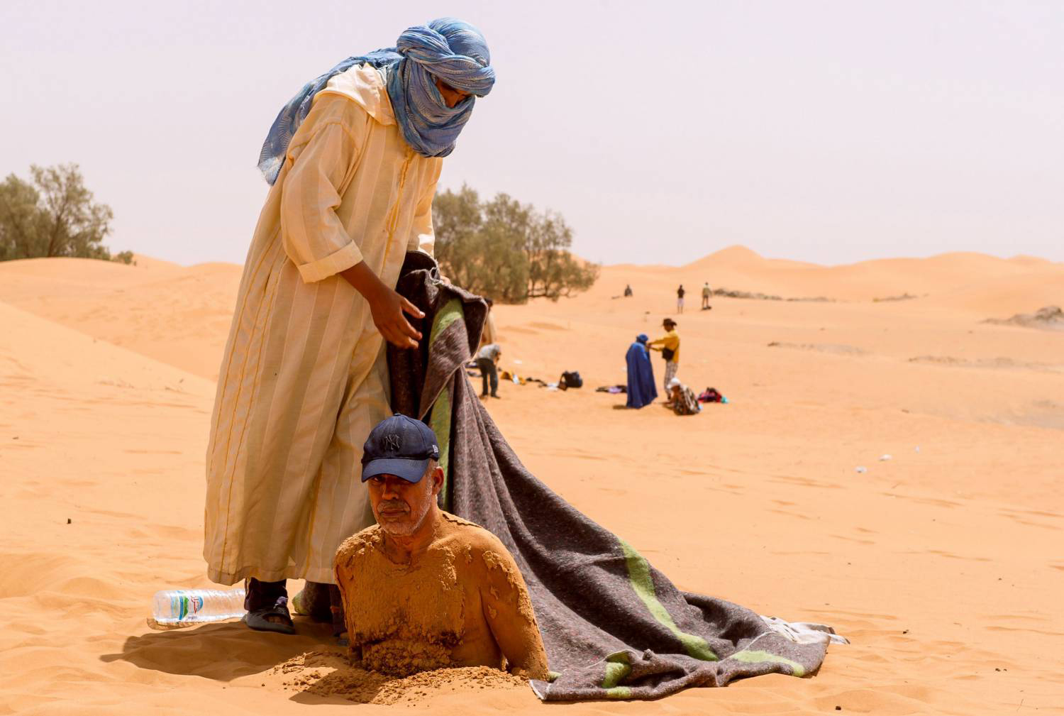 الغطس في الرمال سياحة ودواء