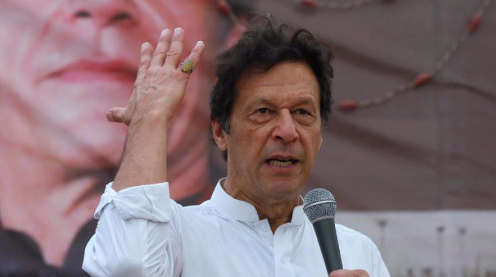 عمران خان يوظف في سياساته معارضته للسياسة الخارجية للندن وواشنطن 