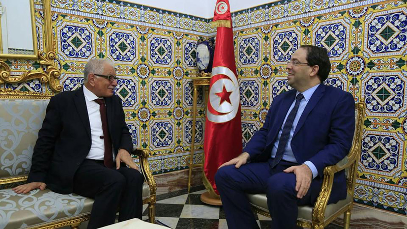 المؤشرات تؤكد أن حركة تحيا تونس هي بديل نداء تونس في منظومة التوافق، واندماج حزب المبادرة الوطنية فيها قلّل الحديث عن ترشح الشاهد للرئاسة