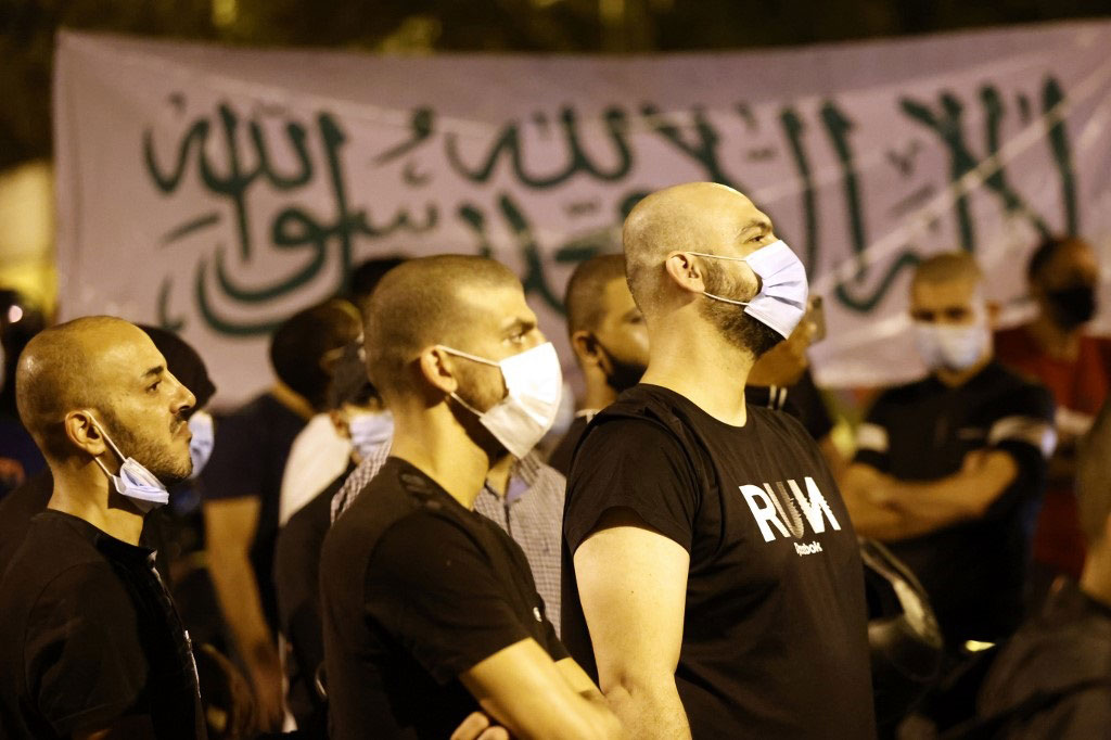 خيط رقيق يفصل الدين بالسياسة