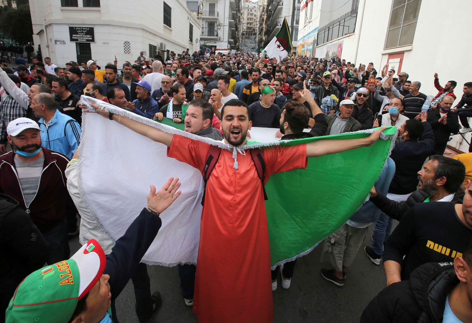 الحراك متواصل