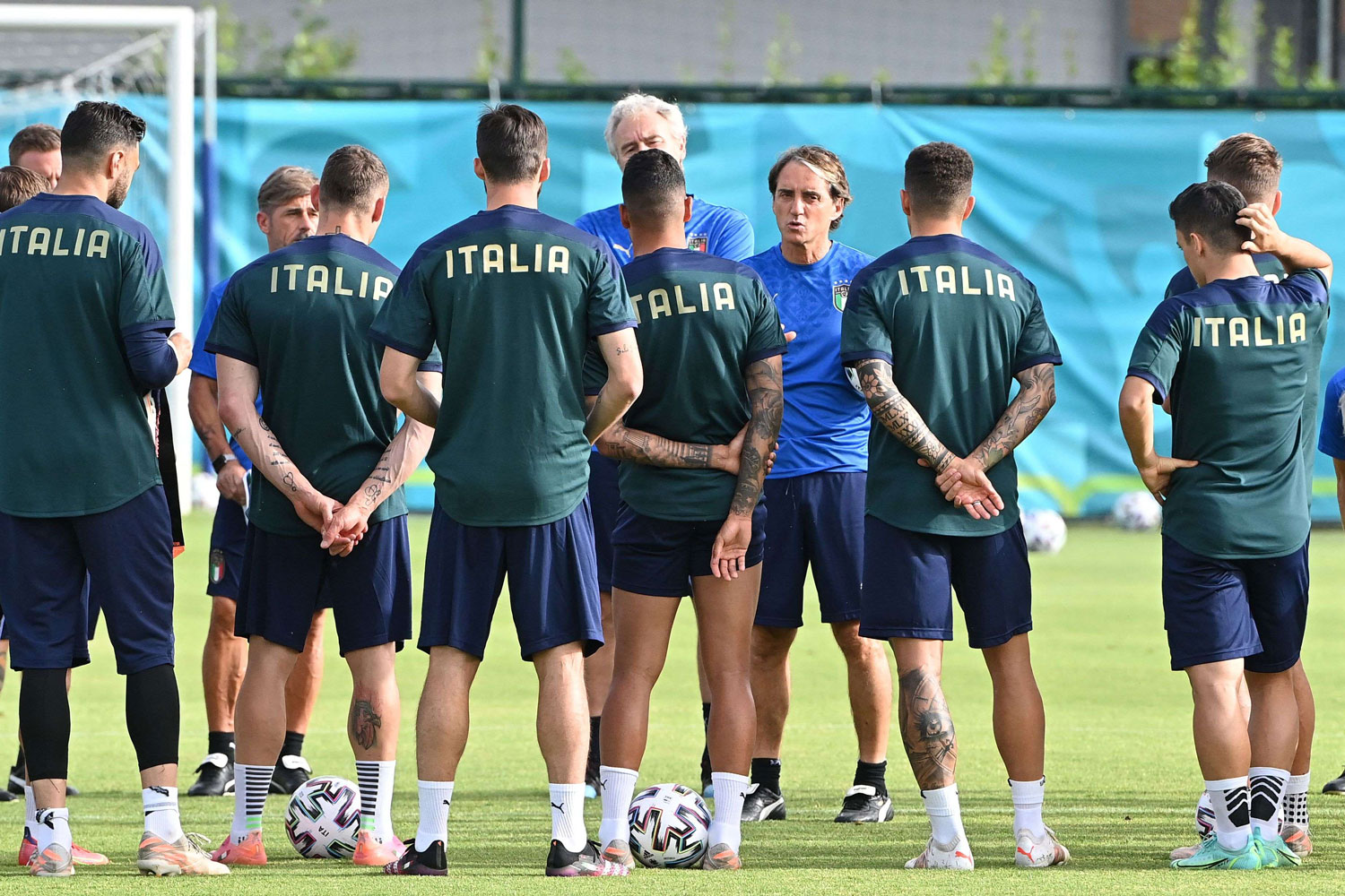 المنتخب الإيطالي أكد أن الرهان على مانشيني لقيادة حملة التجديد وإعادة البناء بعد الغياب عن كأس العالم للمرة الأولى منذ 60 عاما، كان في مكانه