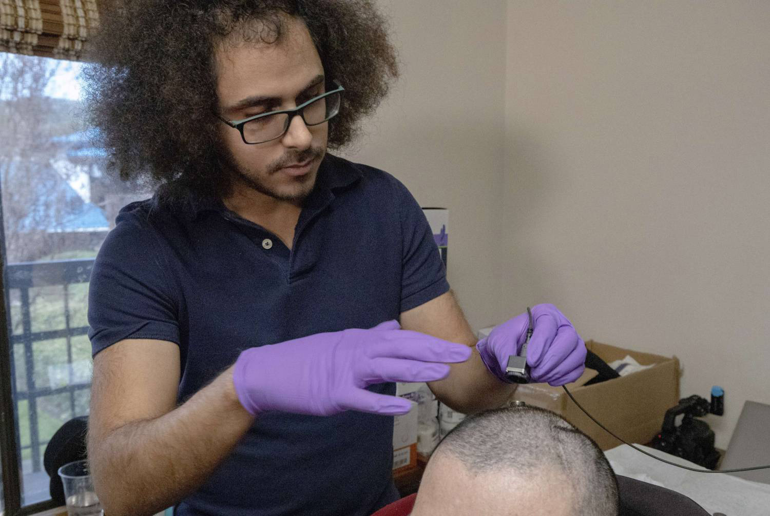إنجاز تكنولوجي مهم لشخص لا يستطيع التواصل بشكل طبيعي