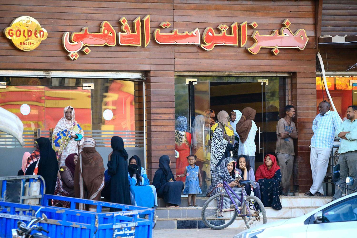 الدعم السخي للوقود والخبز شكل ضغطا كبيرا على الخزانة العامة وذكّى الأزمات الاقتصادية