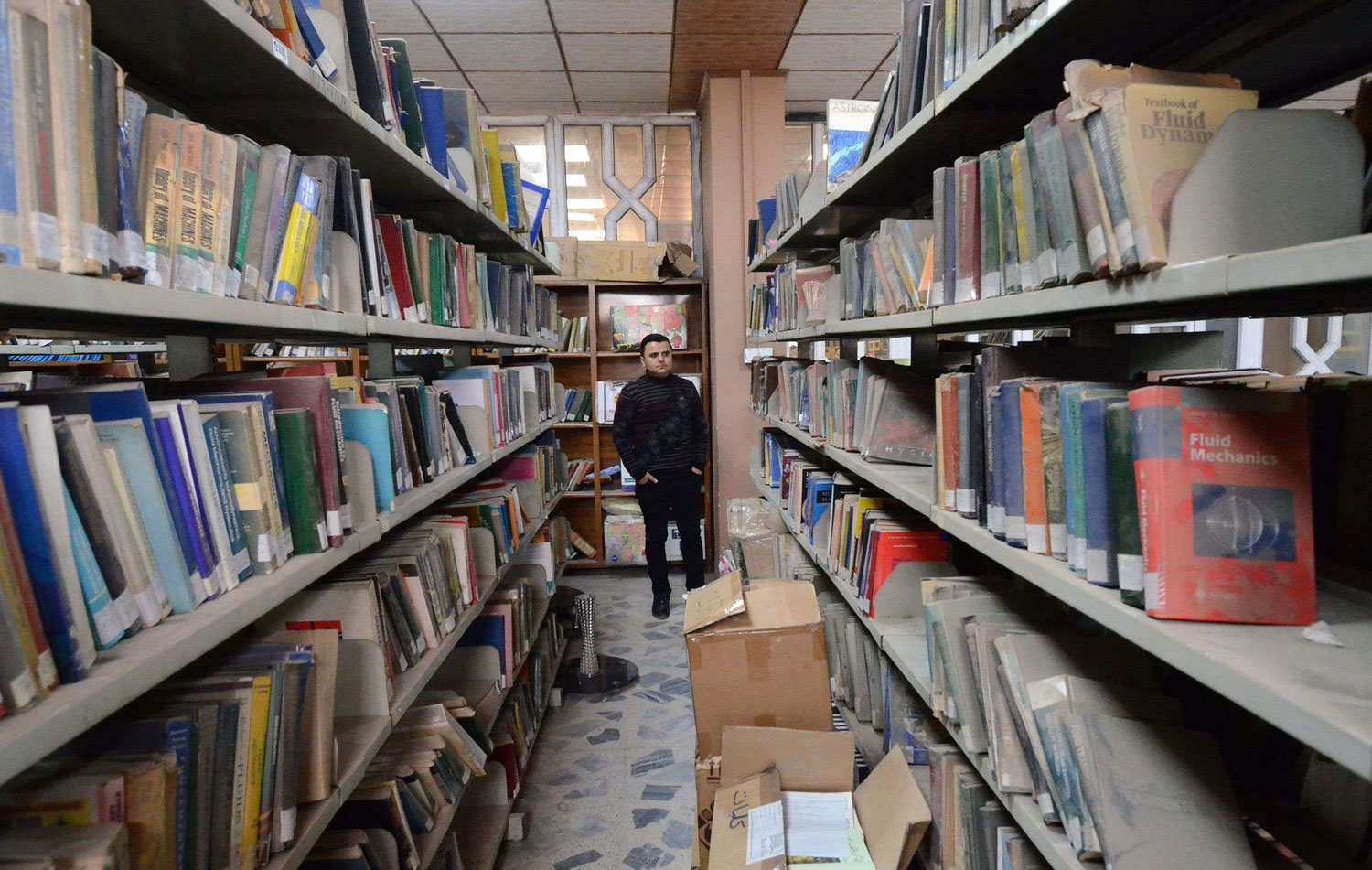 الموصل ترمم رف الكتب النادرة