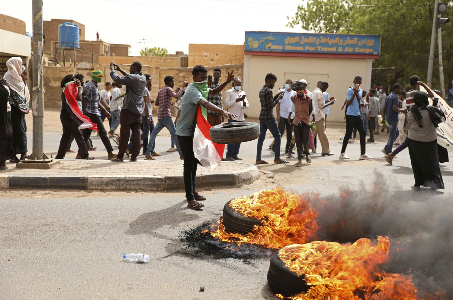 الاحتجاجات والفوضى السياسية قد تعيد السودان إلى نقطة البداية
