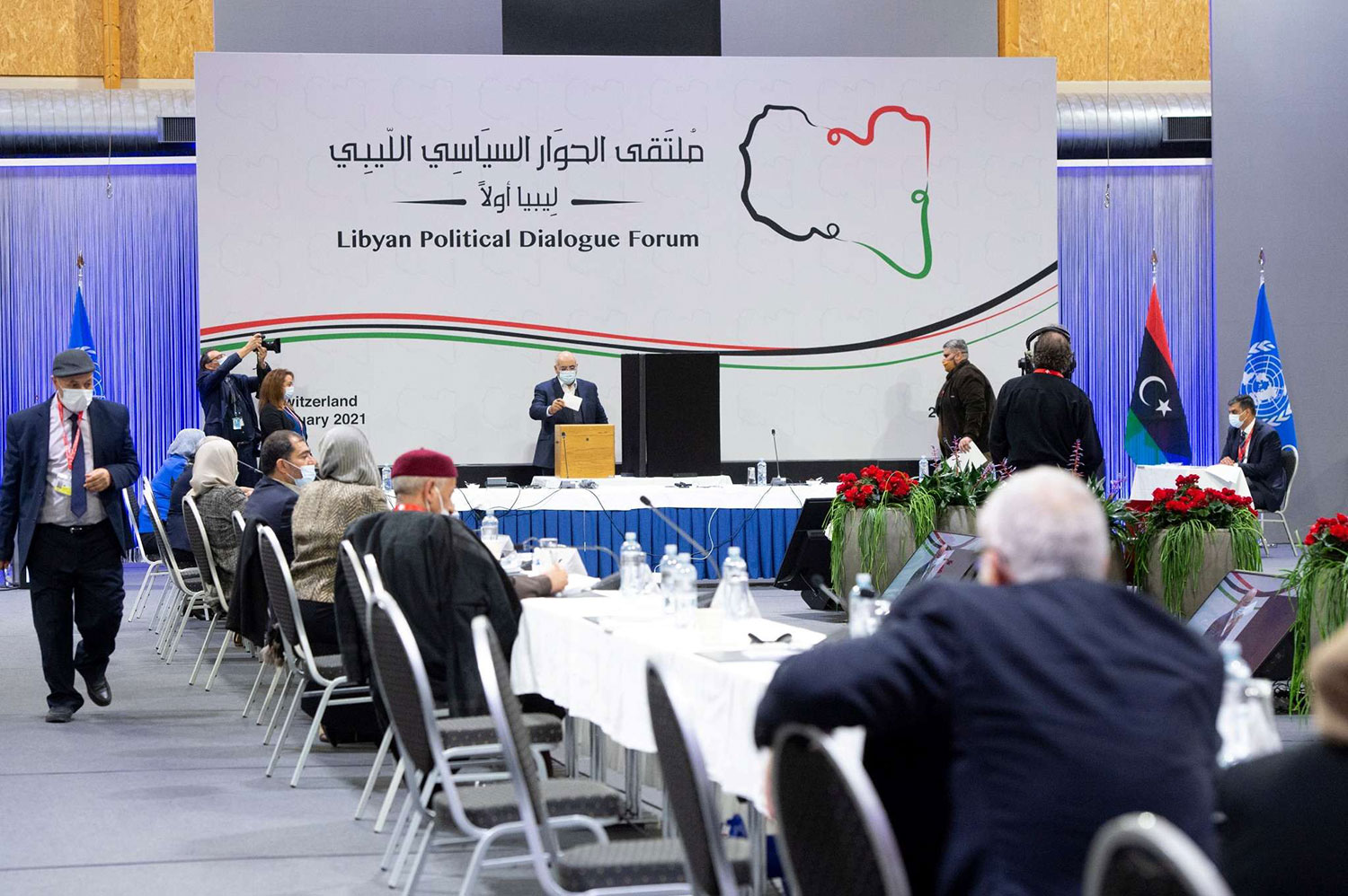 جمع الفرقاء وابعاد الأعداء