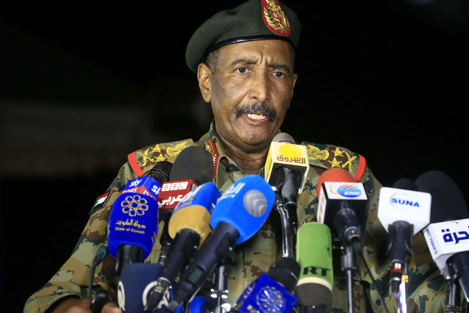 قرارات تضع السودان في عزلة دولية