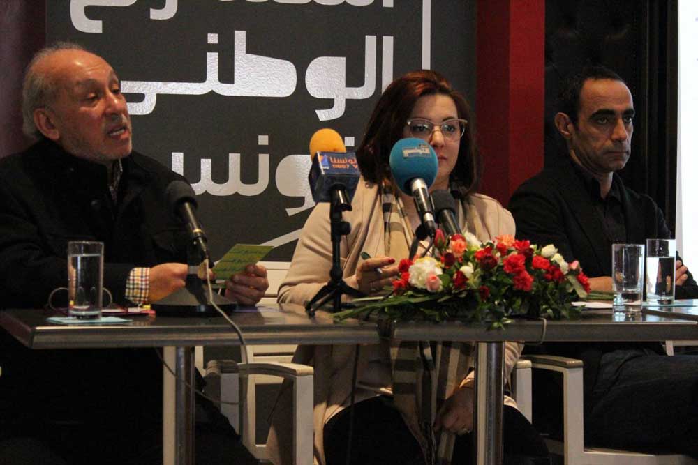 مثلت الندوة التي جمعت بين الفاضل الجعايبي وسيرين قنون وعبدالمنعم شويات لقاء بين جيلين متباعدين، لكن الشغف بالمسرح يجمعهم