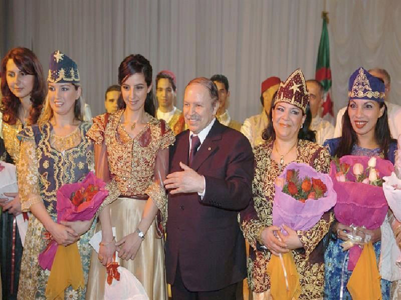  القضاء الجزائري يزيح الستار عن أحد ألغاز نظام بوتفليقة، الذي يعتبر الدمار الثاني الذي ضرب البلاد بعد دمار العشرية الدموية، بعد أن كشف عن خيوط اللعبة التي كانت تديرها نشناشي زليخة شفيقة