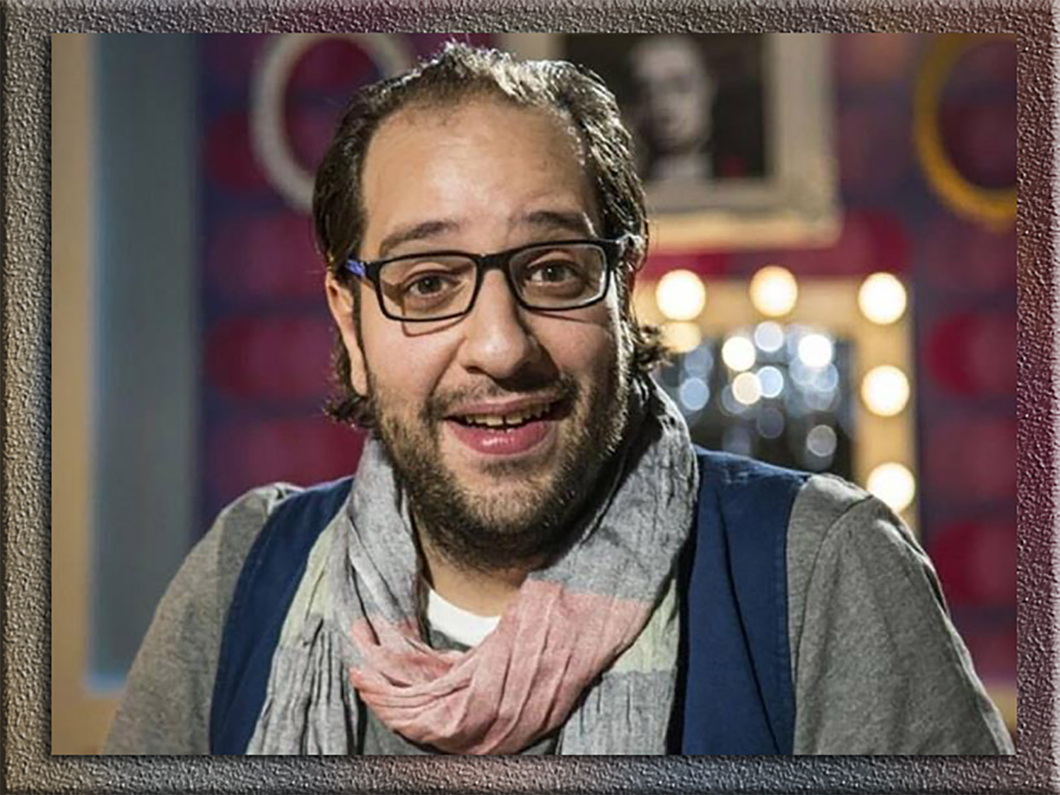الميزة الواضحة في أمين، منذ بداياته المبكرة، تكمن في قدرته على الإضحاك من خلال تعبيرات وجهه العفوية، وأسلوب حركته، وهيئته، ما دفع الكثيرين إلى الالتفات نحوه، ومتابعة موهبته التي تطورت بشكل كبير في مسرح الجامعة.