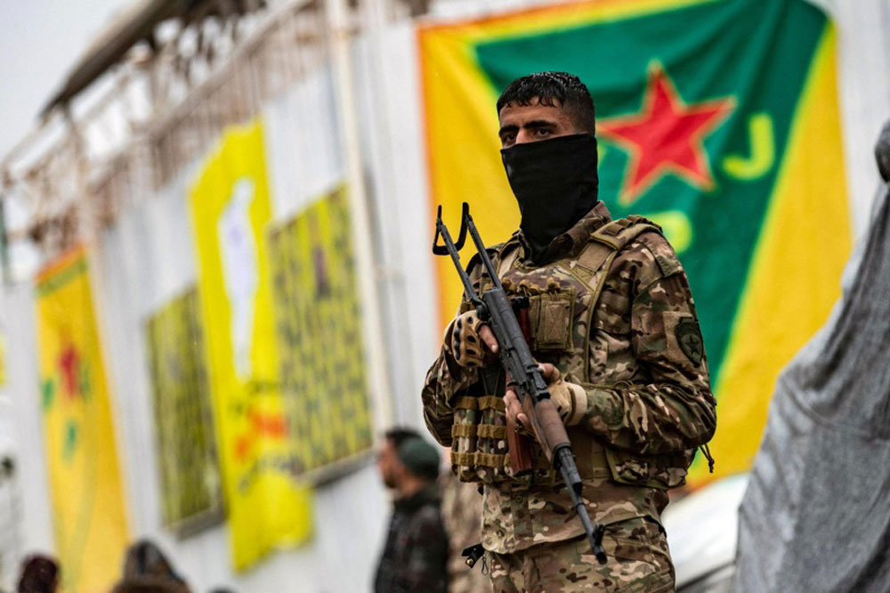 الأكراد، أو أيّ شخص من غير الأميركيين، لا يحق لهم الحصول على الحماية الدائمة التي يقدمها الجيش الأميركي