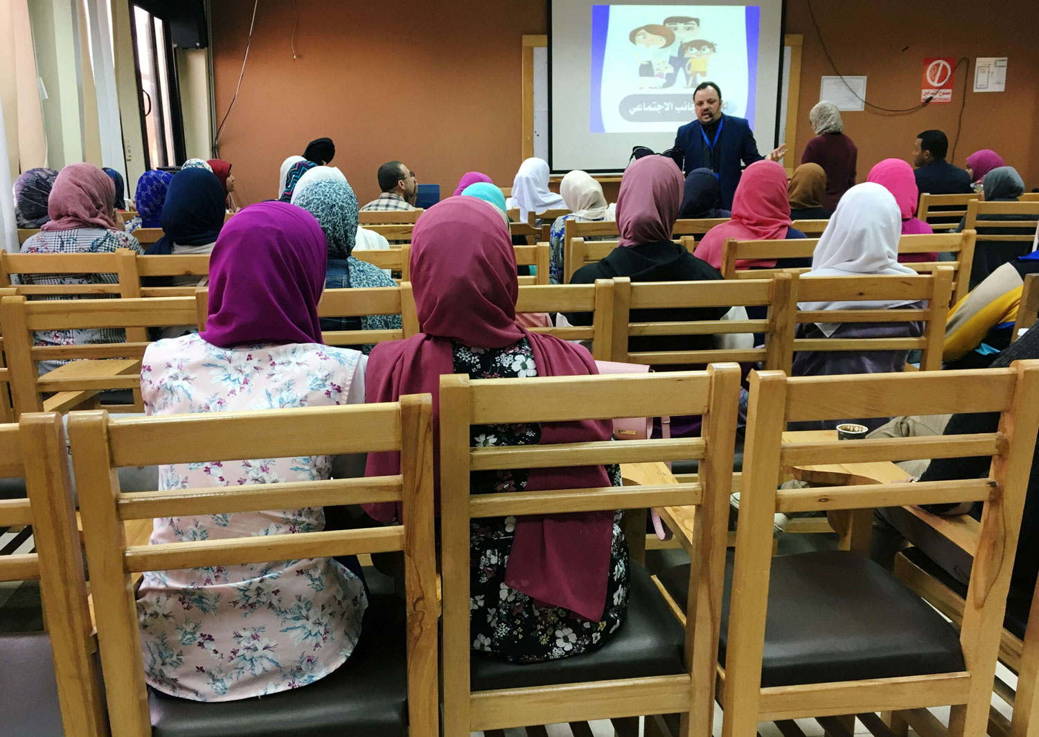تعلم مهارات تواصل فعالة تساعد على استقرار الحياة الزوجية