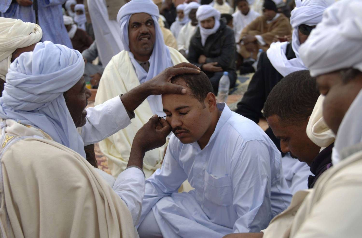 رجال في ورطة