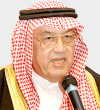الراحل غازي القصيبي أكد أن الحل يكمن في توحيد مزايا العمل بين القطاعين العام والخاص