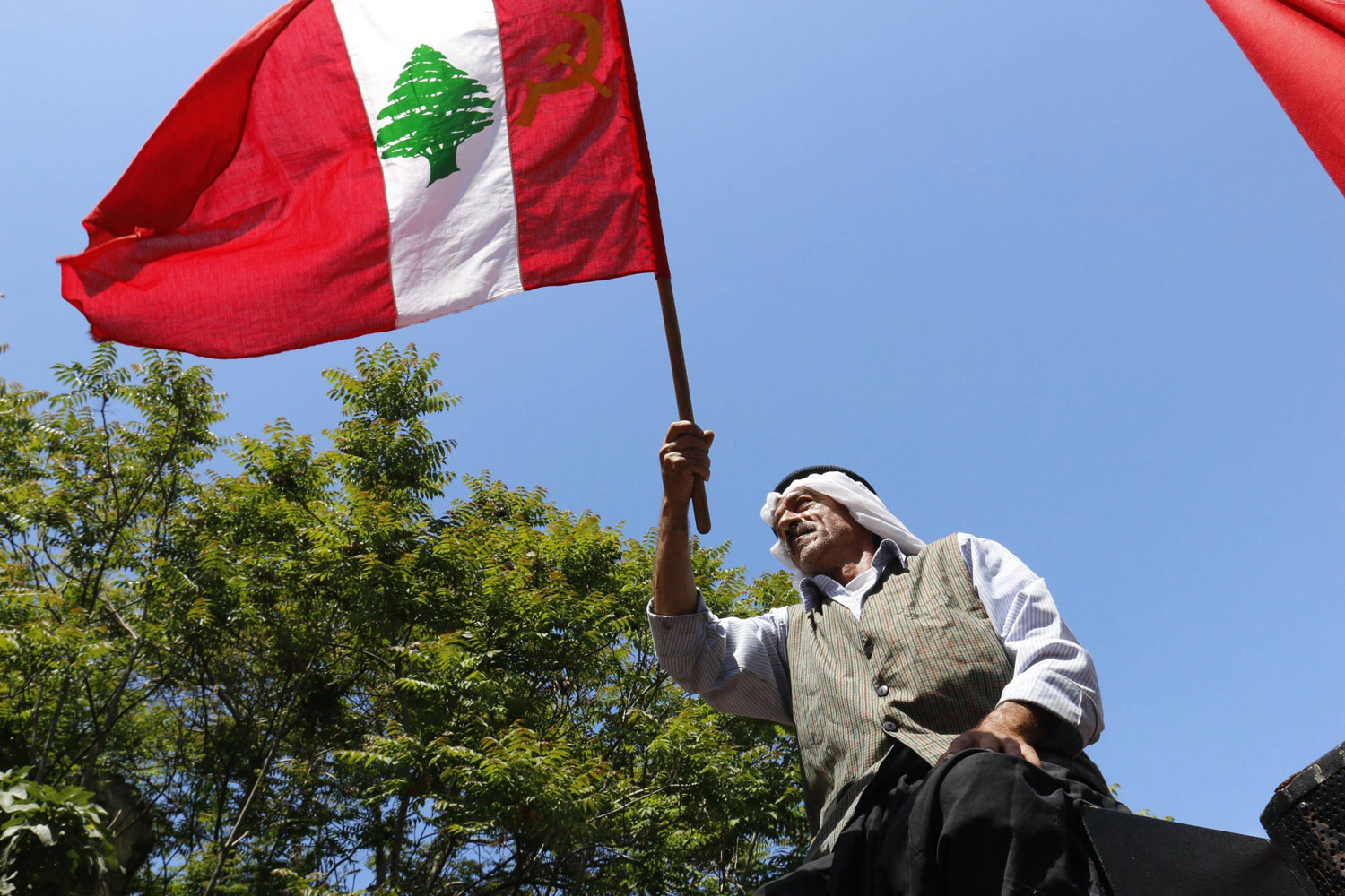 المرسوم الجديد سيسمح للفلسطينيين المولودين على الأراضي اللبنانية والمسجلين بشكل رسمي لدى وزارة الداخلية بالعمل في المهن التي ظلت محظورة عليهم رسميا على مدى عقود