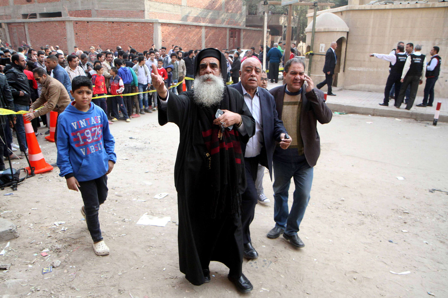 باسم الصحوة في مصر قتل شيعة وجرى التمثيل بجثثهم، واعتدي على مسيحيين أخرجوا من ديارهم بغير حق إلا أن يقولوا ربنا الله