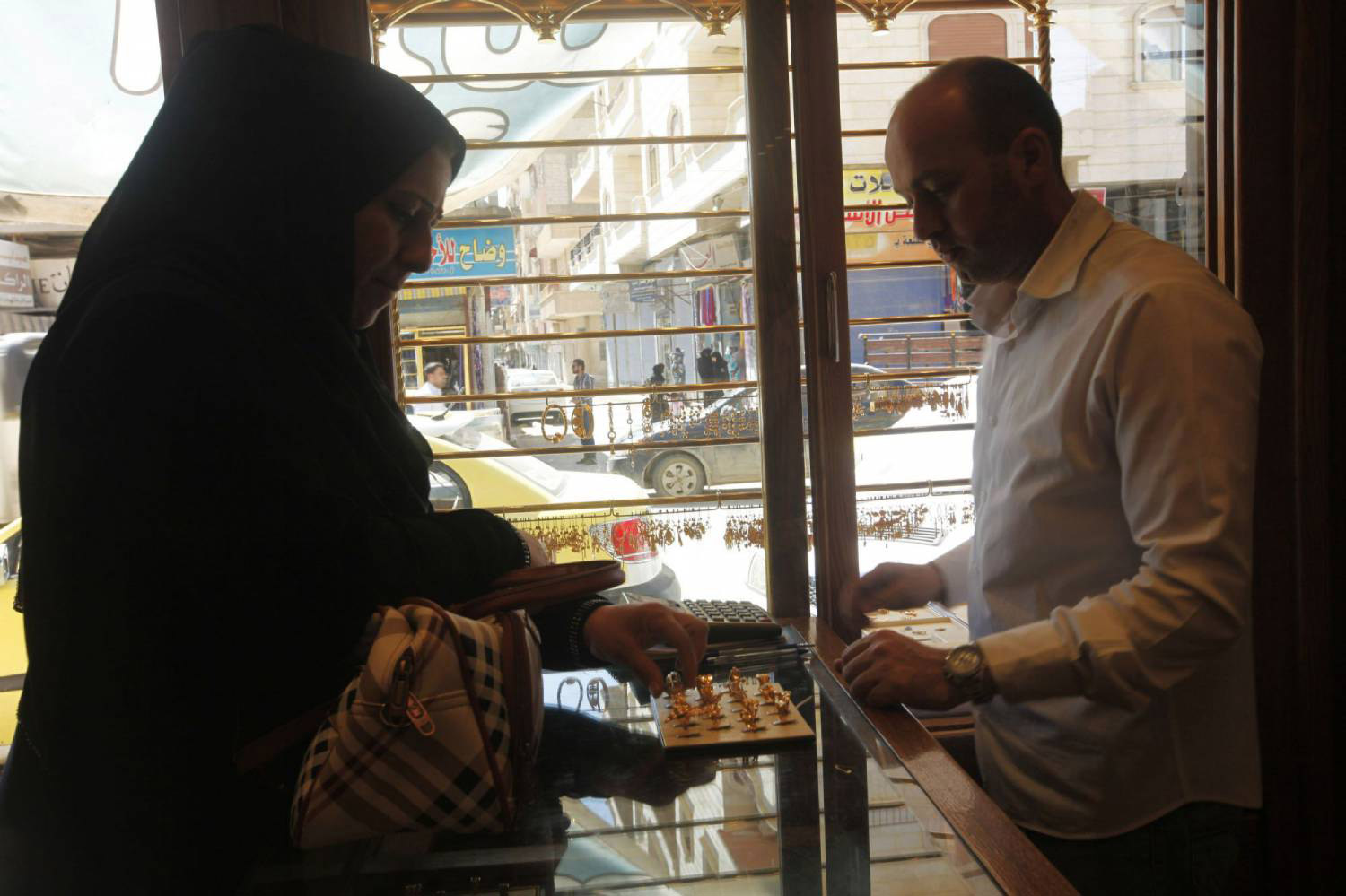 إقبال على القطع الصغيرة