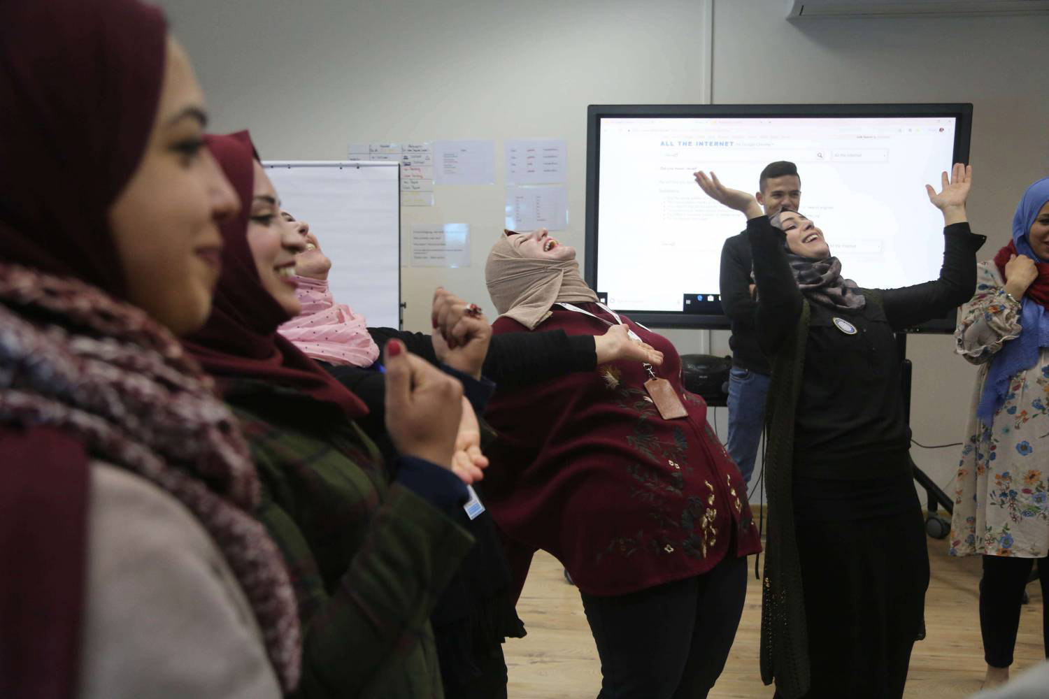 ضحكة من القلب تنسي تعب الصعوبات