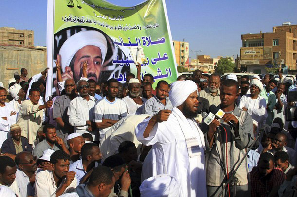 ارتباط يوسف المباشر بجماعات إرهابية دموية، دفع اللواء أحمد المسماري المتحدث باسم الجيش الليبي إلى أن يتهمه صراحة قبل شهور في مؤتمر صحافي بأنه “مُحرض على العنف وداعم للإرهاب ومشجع للدواعش في ليبيا”.