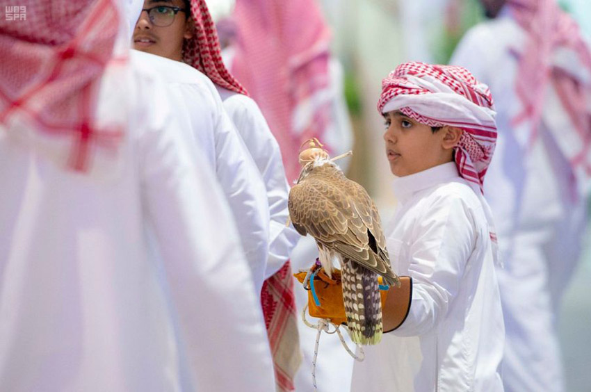 هواية الصيد وتربية الصقور والتجول في الصحراء من أهم ما يشبع غريزة الإنسان منذ الصغر في الخليج العربي والسعودي على وجه الخصوص