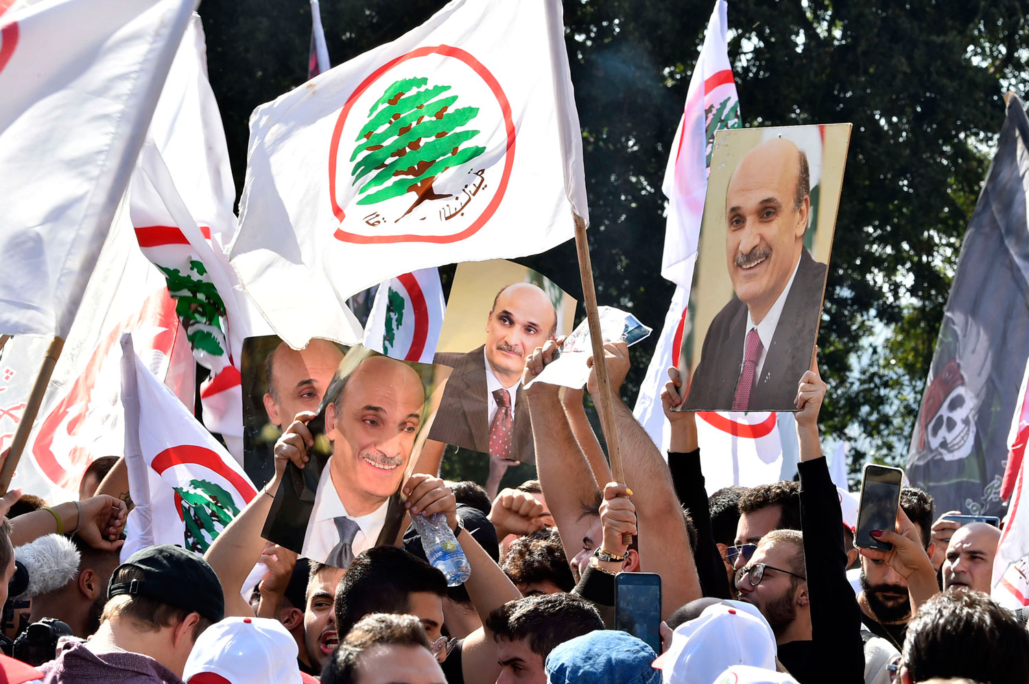 مسؤول في حزب القوات اللبنانية يقول إن الاتهام الموجه إلى جعجع مسيس، وإن التحقيق في أحداث العنف مسيس أيضا منذ البداية