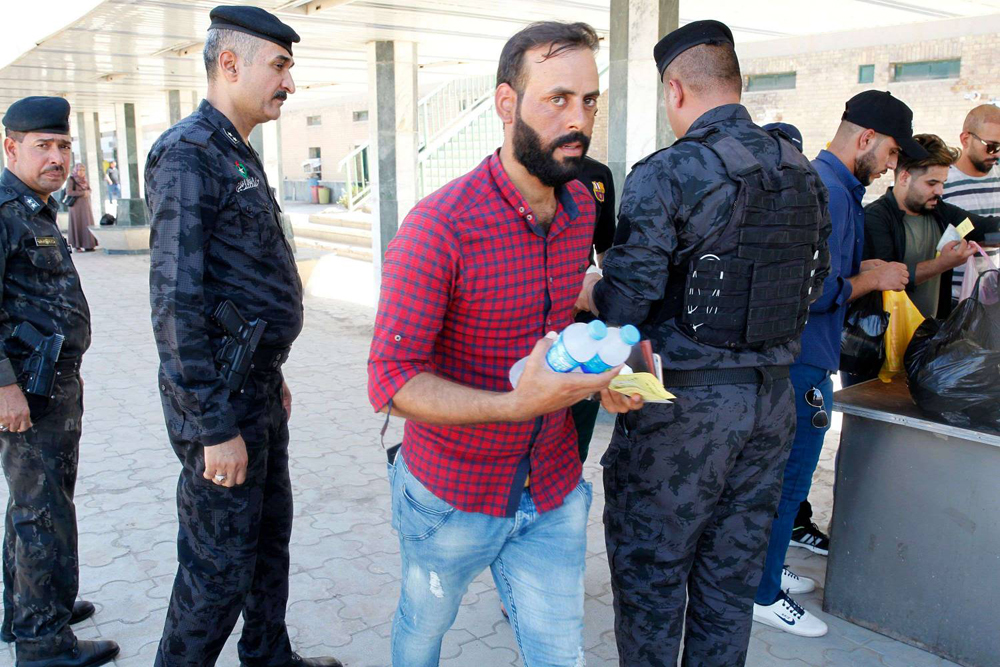 التفتيش إجراء روتيني في كل المحطات