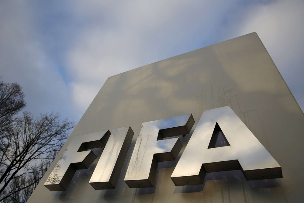 خلافات مع الفيفا