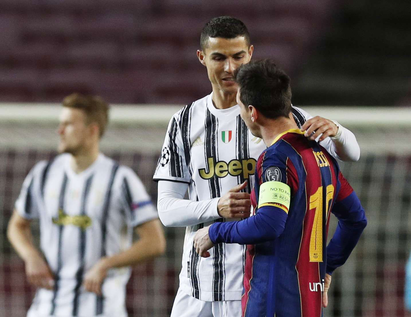 هل يوقف ليفاندوفسكي رونالدو وميسي في  حفل توزيع جوائز الاتحاد الدولي لكرة القدم لعام 2020