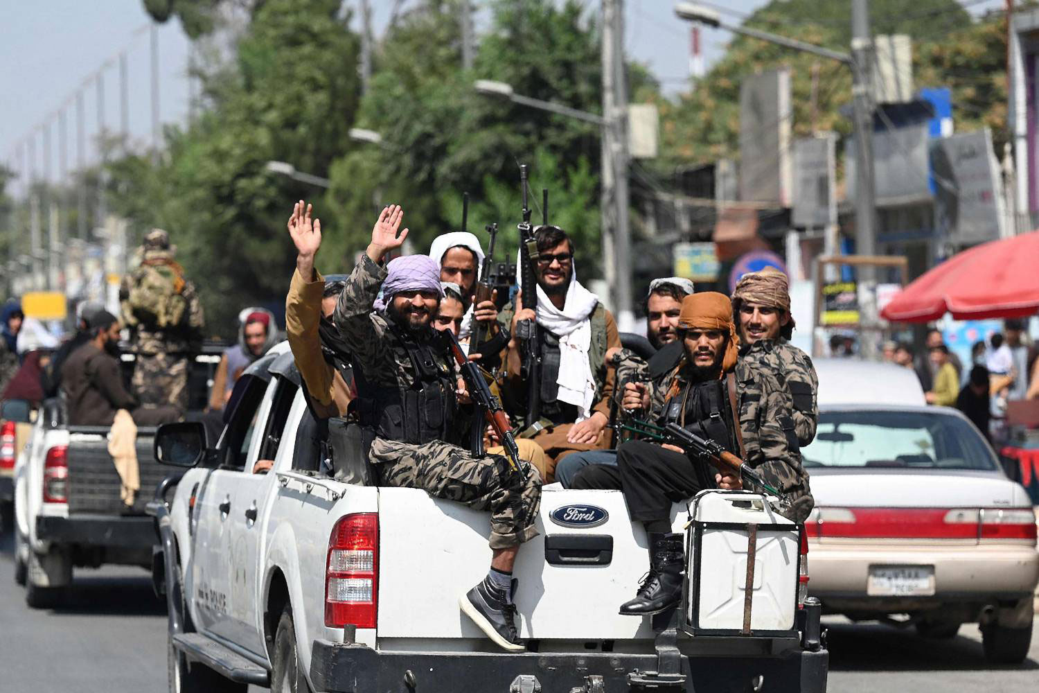 قوة سلاح طالبان يسيطرعلى أفغانستان