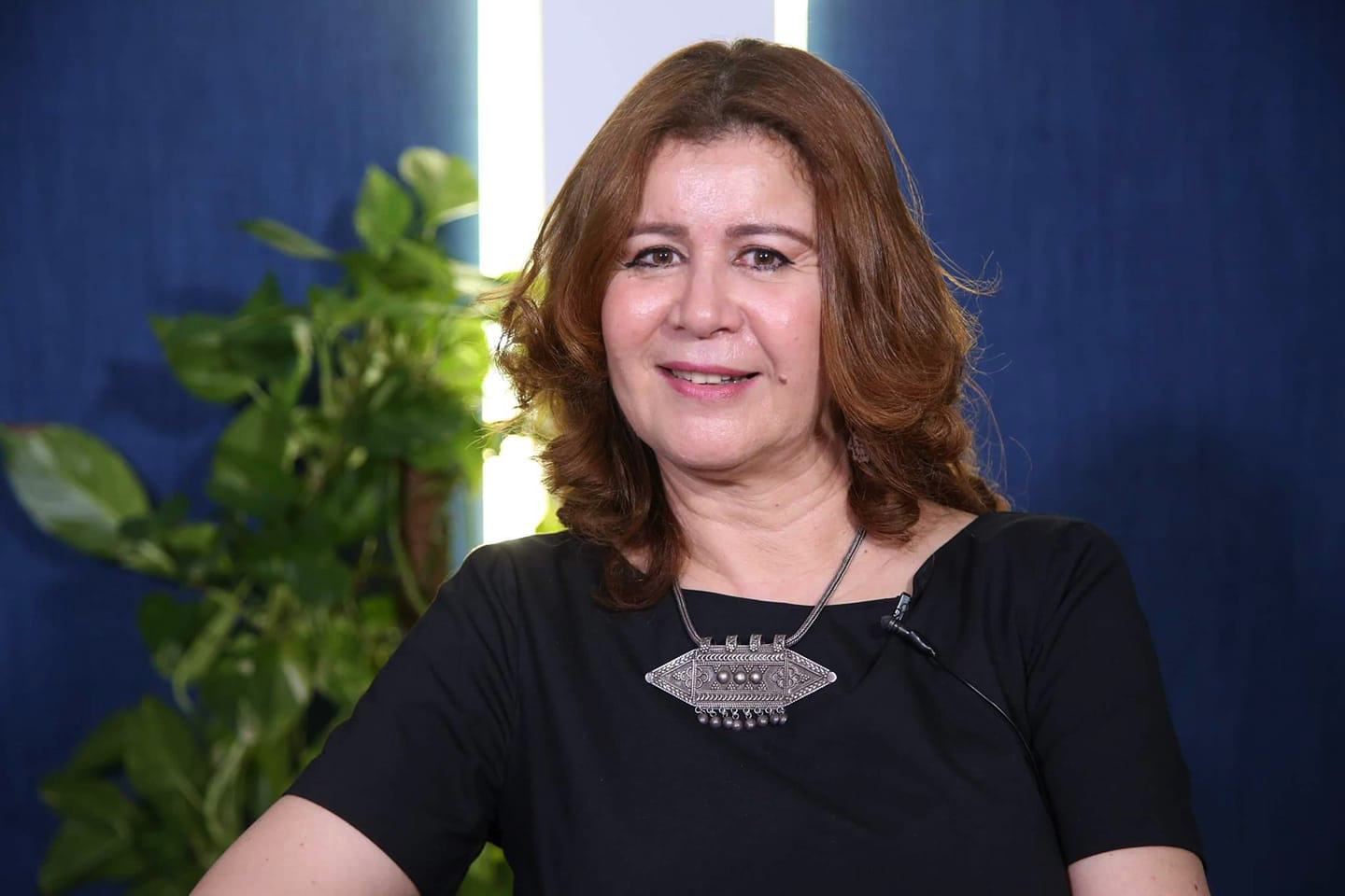 آمال قرامي تعتبر أن ردود الفعل إزاء الرسوم الكاريكاتيرية تكشف عن عجز غالبية المسلمين عن عقلنة مواقفهم، وهو أمر مُخبر عن هشاشة واضحة  في الإيمان