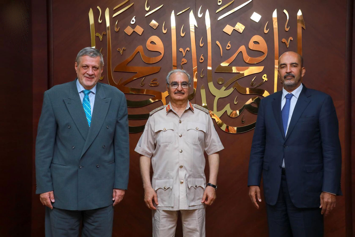 الأطراف الداخلية أو الخارجية لم تكن لتصدق أن الكوني قد يتورط في الإرهاب، فهو لم يأت من أرصفة المعارضات التائهة في العواصم، وإنما نما وترعرع داخل رحم الدولة