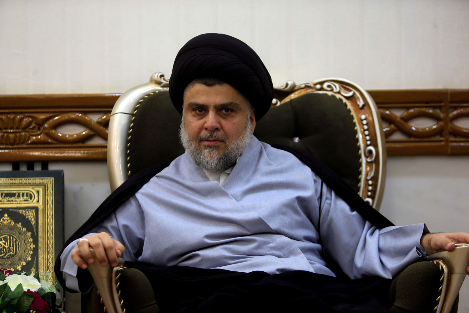 رغم أن الصدر في موقف ضعيف إزاء كارثة الحريق وما خلّفه من مشاعر غضب جماهيري، إلا أنه يحاول التماسك والتشبث  بخطابه الفوقي