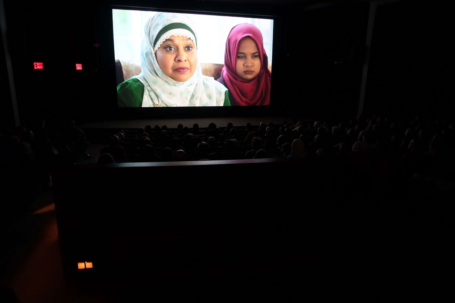 لا يرتبط تلقي السينما فقط بمشاهدة الأفلام، بل أيضا بالطريقة التي نتعاطى بها الثقافة السينمائية
