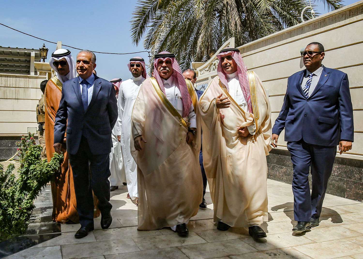 تعزيز العلاقات الثنائية