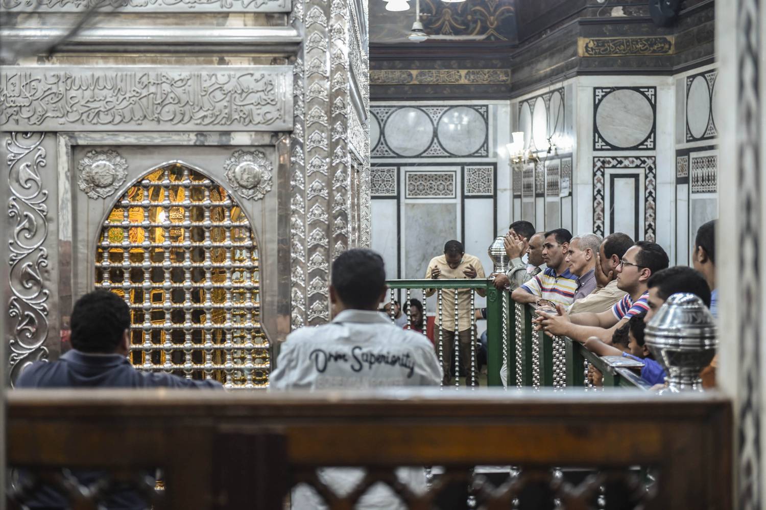 في المسجد يلتقي الفقراء وأهل الكرم