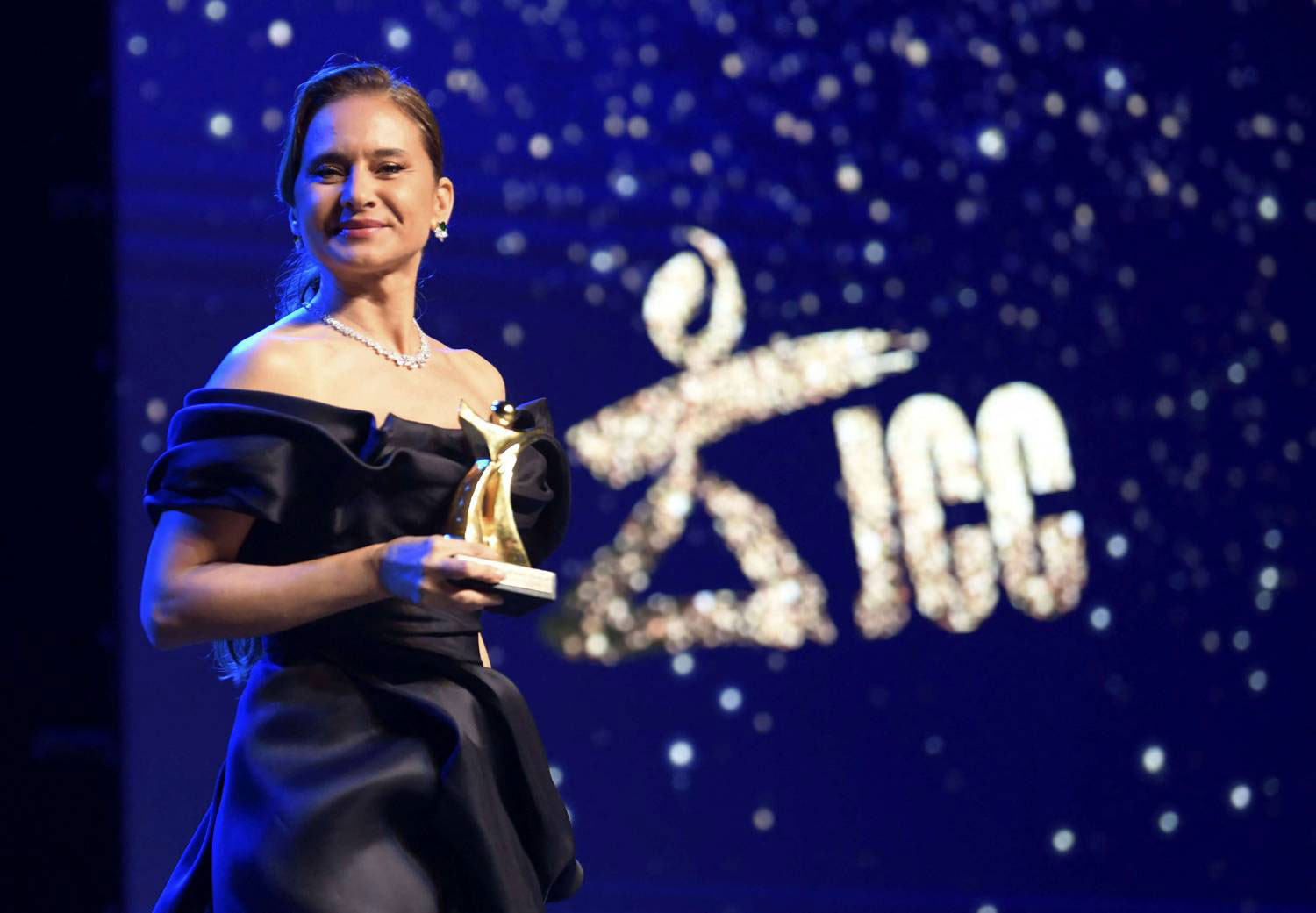 المهرجان يمنح التانيت الذهبي للممثلة المصرية نيللي كريم اعترافا بجهودها المبذولة في السينما