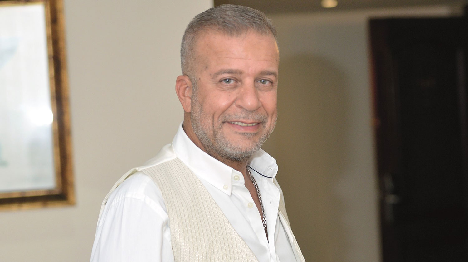هل علينا محاكمة شريف منير على تقديمه دور ضابط موساد في فيلم "ولاد العم"؟