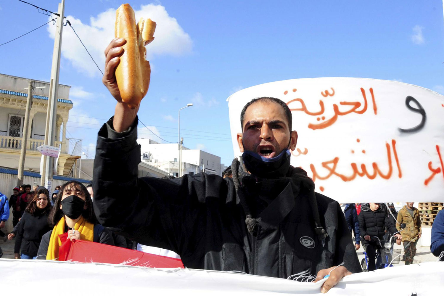 ضغط الشارع التونسي متواصل