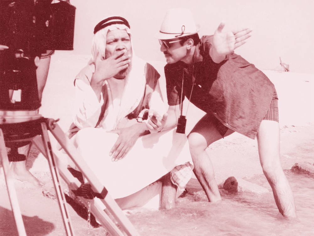 البحر من أمامكم